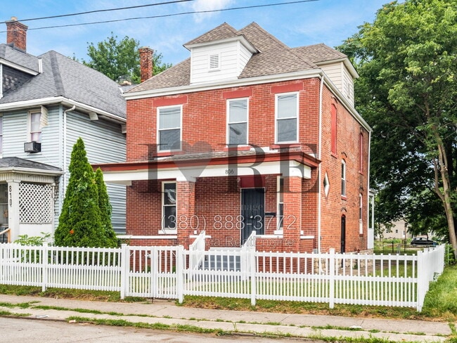 Building Photo - 806 Sullivant Ave