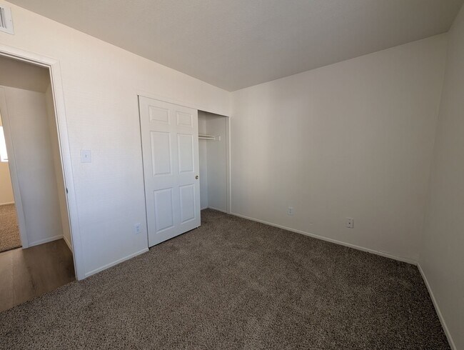 Building Photo - 3 Bed 2 Bath Home