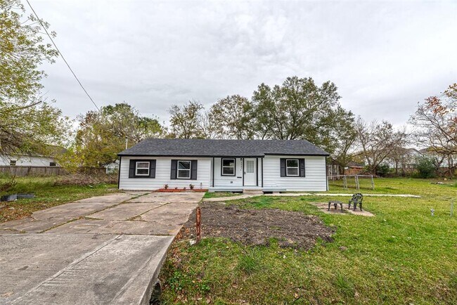 Building Photo - 4909 Higgins St