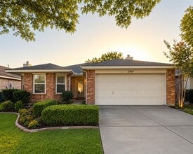 Building Photo - 2909 Windhaven Dr