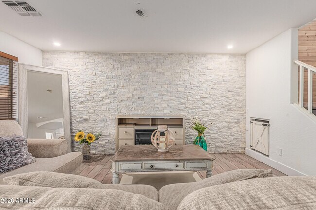 Building Photo - 11114 W Pierson St