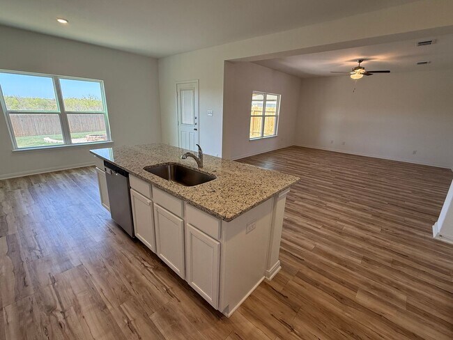 Building Photo - Move-In Ready 4BR with Private Yard & Fire Pit – Won’t Last!