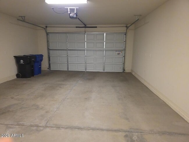 Building Photo - 16416 W Cottontail Ln