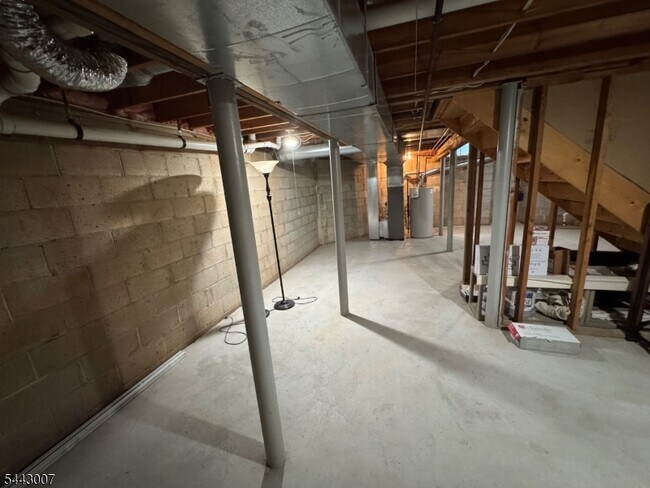 Building Photo - 3811 Bloomingdale Dr