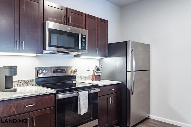 Building Photo - 2023 N Broadmoor Ave