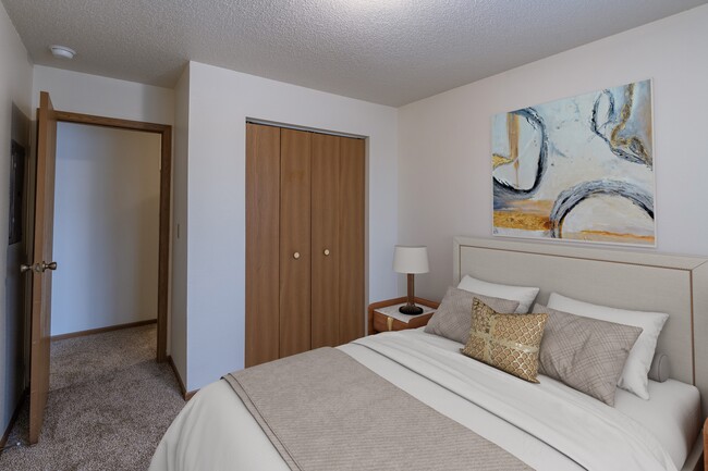 Fargo, ND Country Edge Apartments | Bedroom - Country Edge