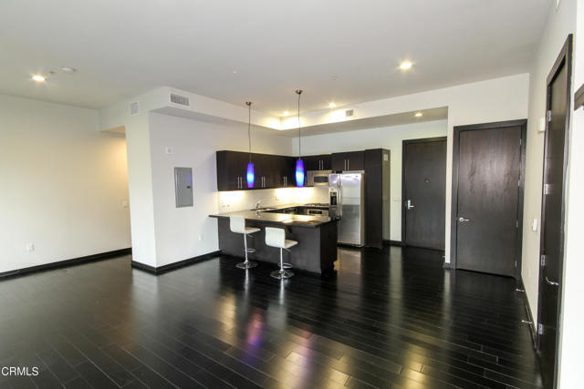 Building Photo - 655 S Hope St