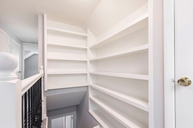 Building Photo - 2664 Kings Hwy