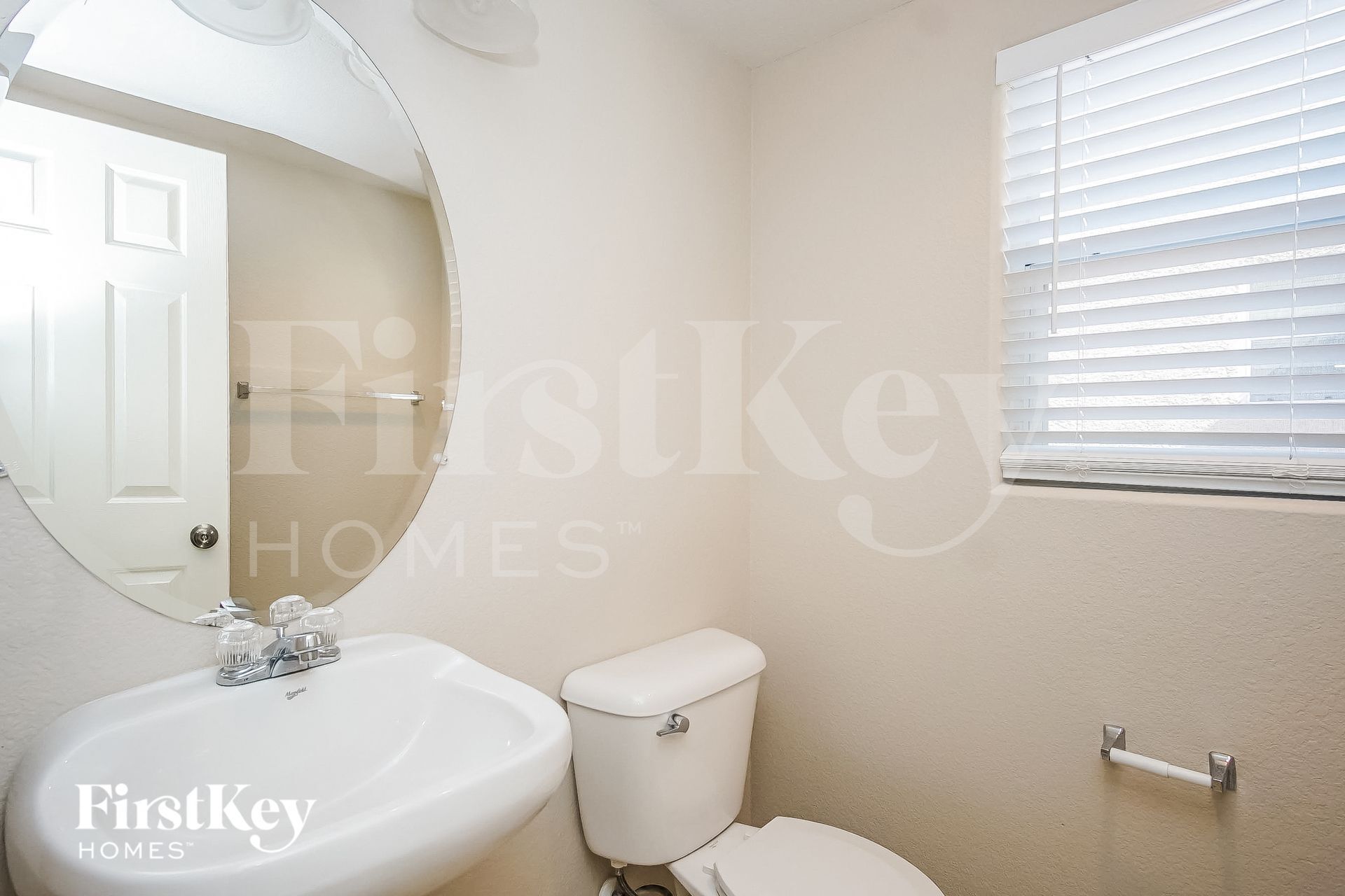 Building Photo - 8688 Pico Grande Ct