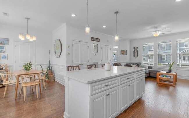 Building Photo - A MUST SEE!! 2-Bedroom Townhome In The Tern! Attached Garage - 400 Yards From Beaches - Dog Frien...