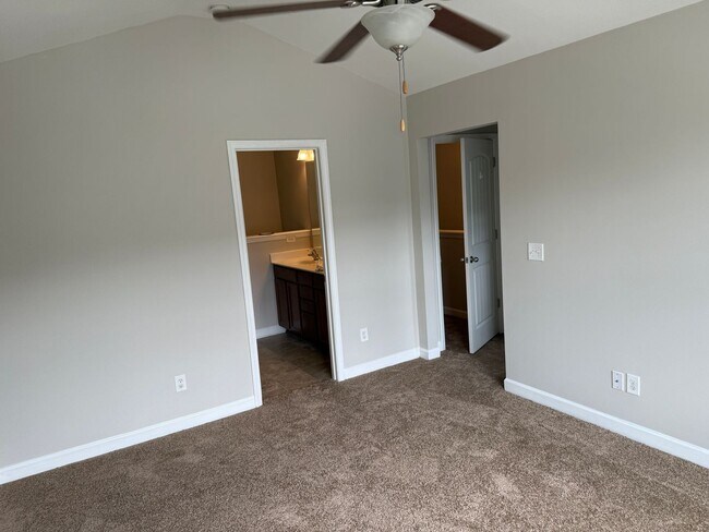Building Photo - Modern Townhome in Steele Creek – Walkable...