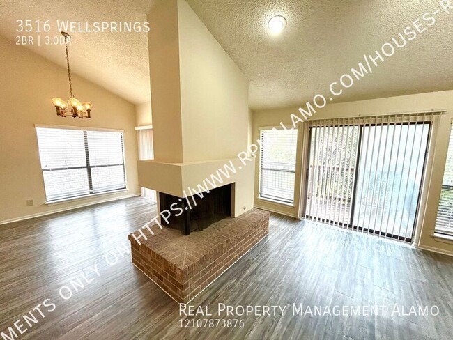 Building Photo - *MOVE IN SPECIAL* Tri-Level 2 Bedroom / 3 ...