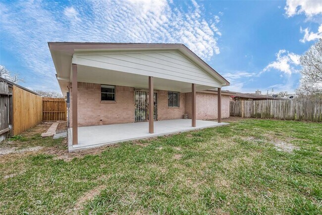 Building Photo - 747 Deercrest St