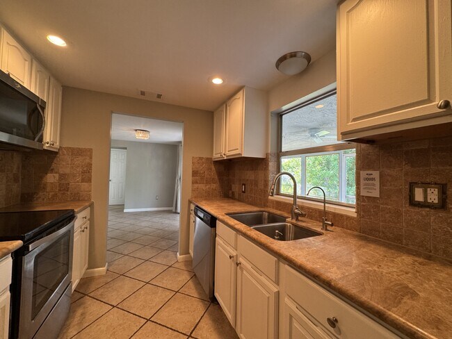 Building Photo - 927 Lemon Bay Dr