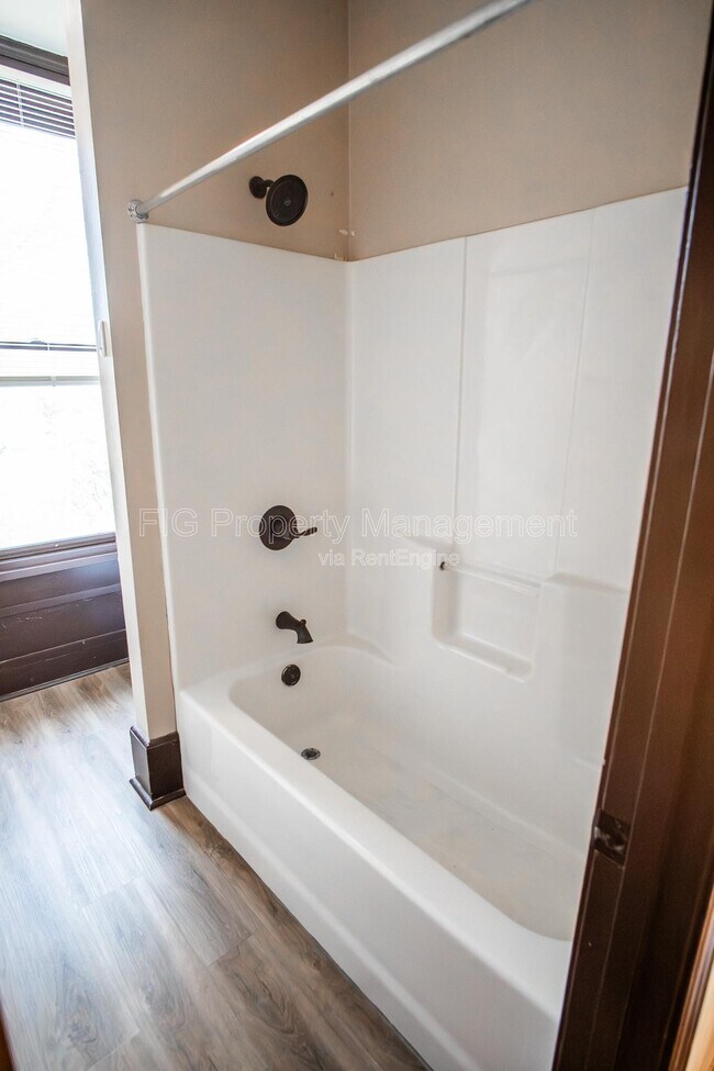 Building Photo - 1709 E 5th Ave