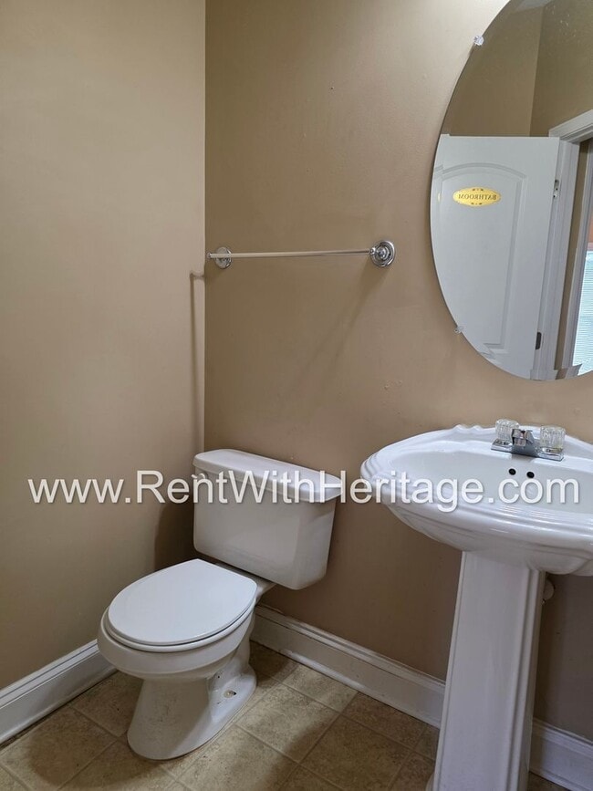 Building Photo - Gorgeous 5bd /3.5 bath Home/ Upgrades Galore/ Attention to Detail/ Great Location