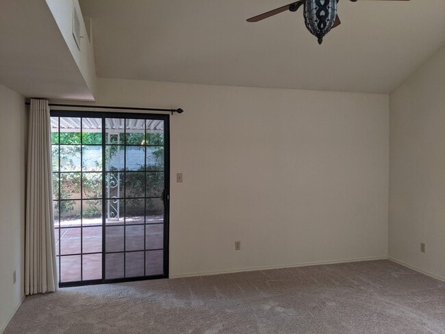 Building Photo - Spacious Bullard Court 2 bedroom 2 bathroo...