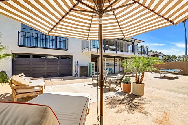 Building Photo - 4 S Vista De La Luna