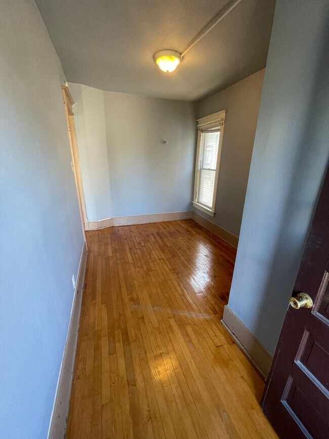 Building Photo - Charming 2-Bedroom Gem in the Heart of Mil...