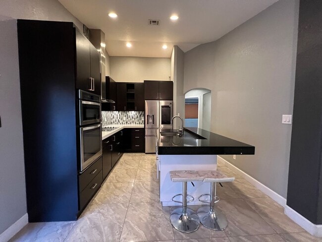 Building Photo - NICE 3 BED 2 BATH!