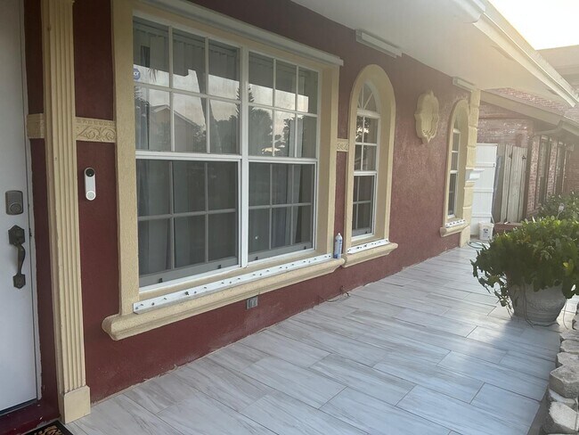 Building Photo - 7526 SW 7th Ct