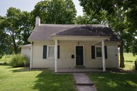 Building Photo - 804 Golfview Dr