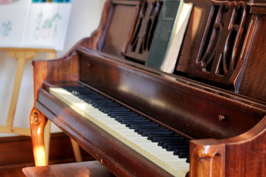 Building Photo - 1027 Eleanor St