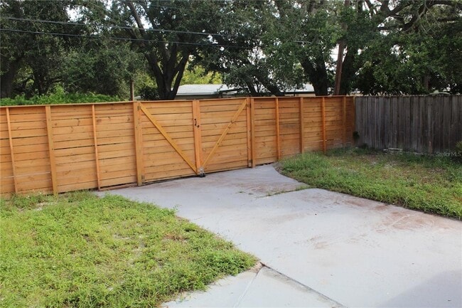 Building Photo - 6027 1st Ave S