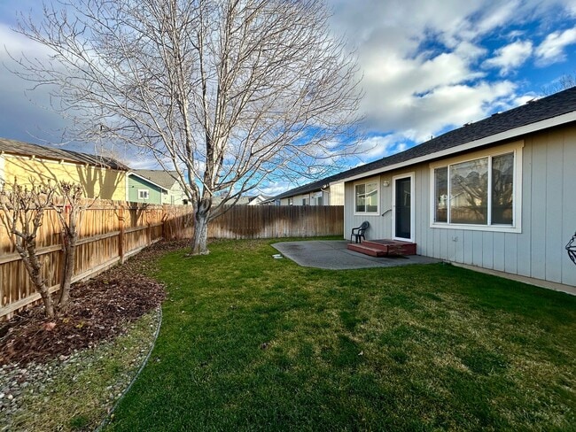 Building Photo - Charming Home Near John Wayne Trail