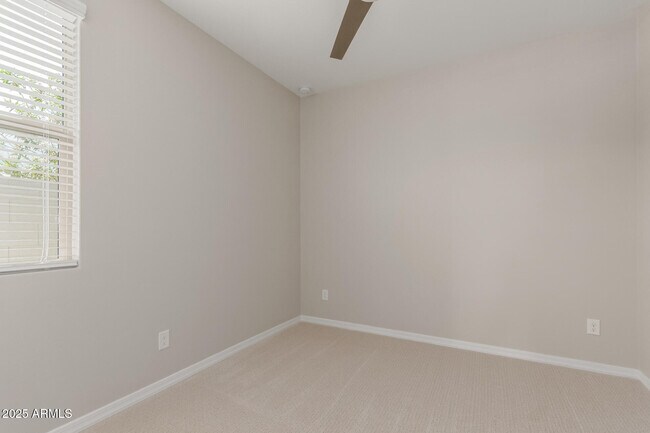 Building Photo - 34906 N Hawley Dr