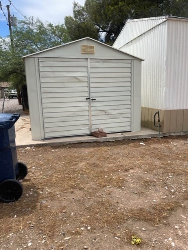Building Photo - Price Reduction on this 2 Bedroom on Nice ...