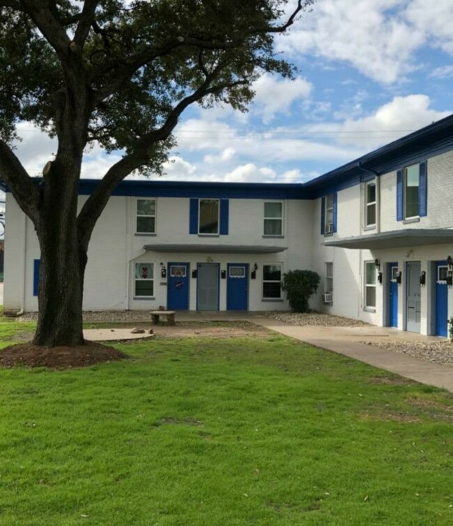 Primary Photo - 308 S W St