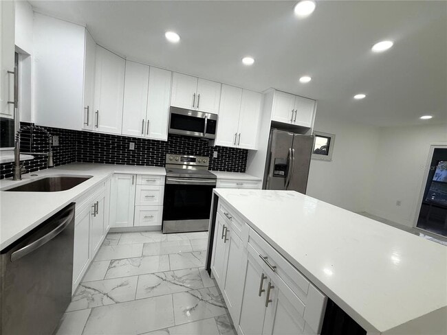 Building Photo - 5039 Pelican Dr