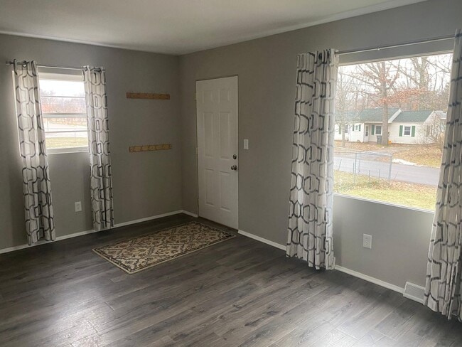 Building Photo - 3 bedroom home in Forest Hills Coming Soon!