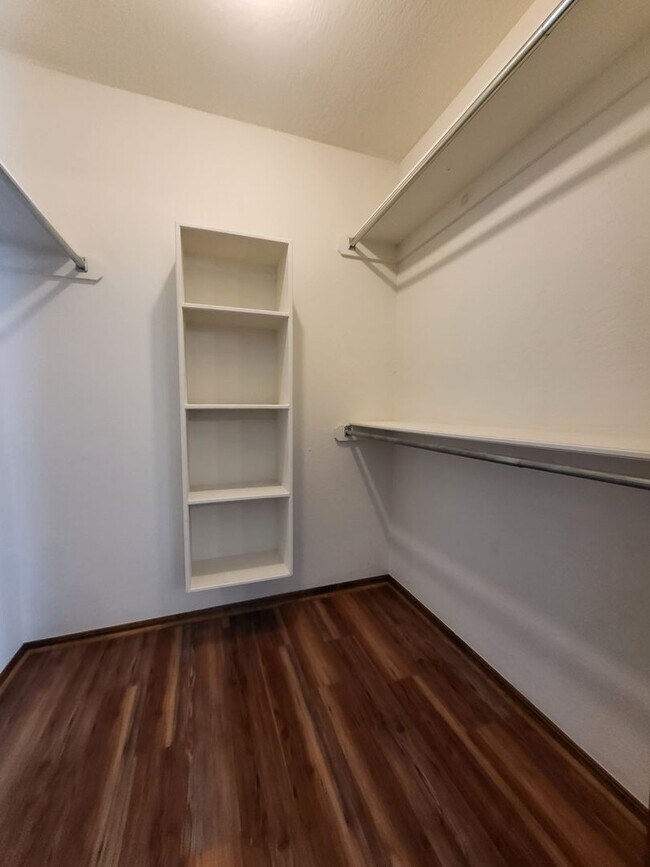 Building Photo - (3) Bed/(2) Bath w/ Storm Shelter! Pets Negotiable!