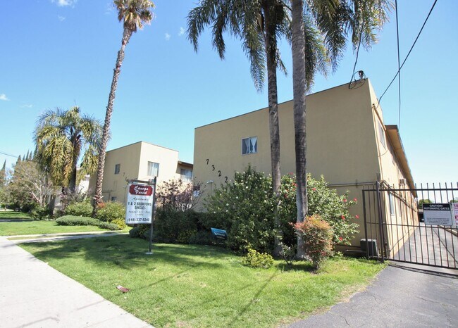 Interior Photo - 7321 - Canoga Variel Apts