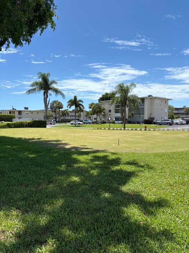Building Photo - 2770 Garden Dr S