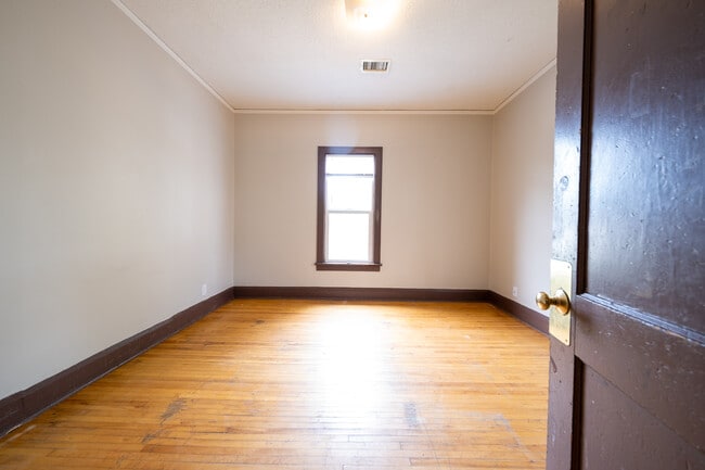 Building Photo - 1084 Sims Ave