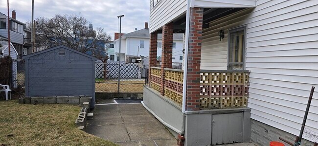 Building Photo - 122 Bowdoin St