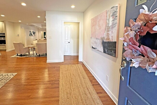 Building Photo - 3815 Montclair Dr