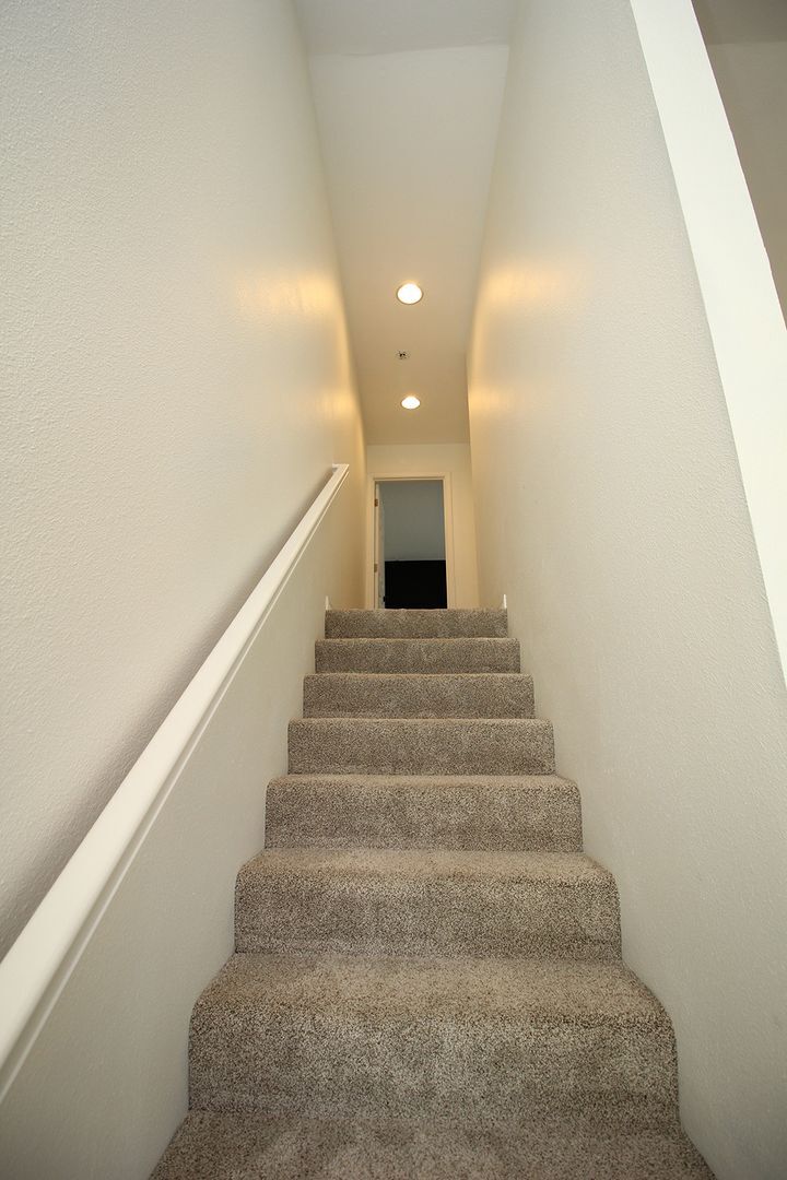 Building Photo - 9711 NW Miller Hill Dr