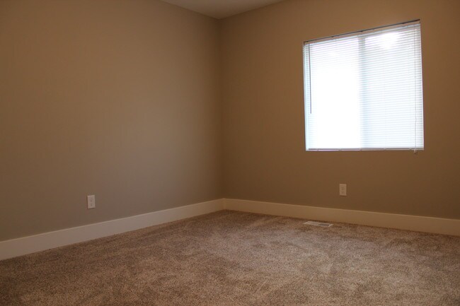 Building Photo - 226 Valley Ave SW