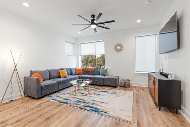 Building Photo - 1417 Kramer Ln