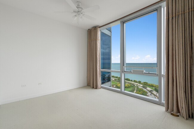 Building Photo - 1211 S Prairie Ave