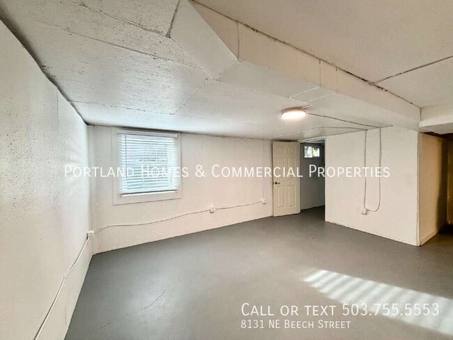 Building Photo - 8131 NE Beech St