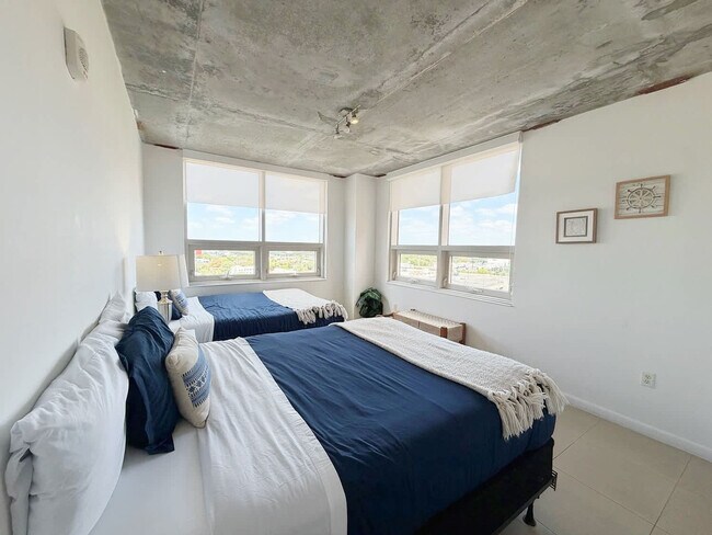 Building Photo - 3250 NE 1st Ave