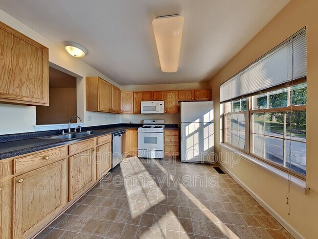 Building Photo - 301 Fairfax Dr