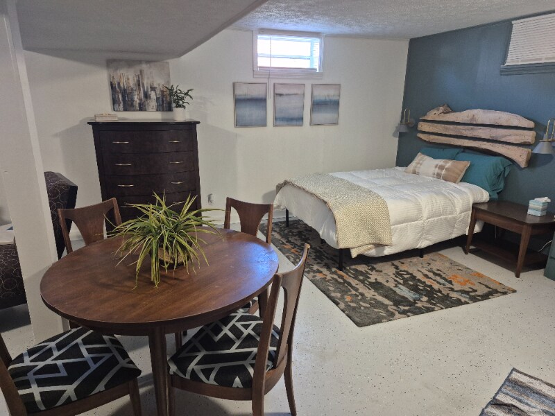 Building Photo - 1218 Greenwood Dr