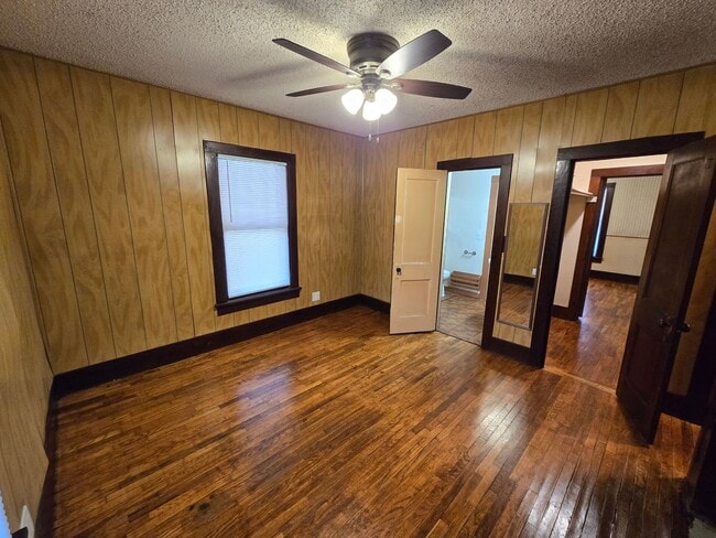 Building Photo - 2-bedroom Bungalow with Spacious Kitchen, ...