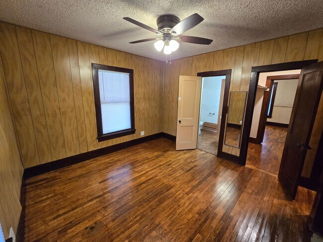 Building Photo - 2-bedroom Bungalow with Spacious Kitchen, Large Covered Porch and Large Garage